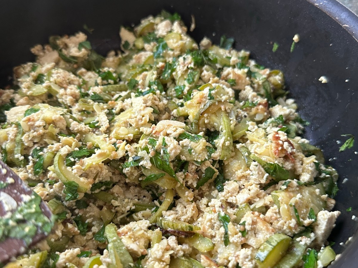 Τόφου με κολοκυθάκια και&nbsp;δύοσμο